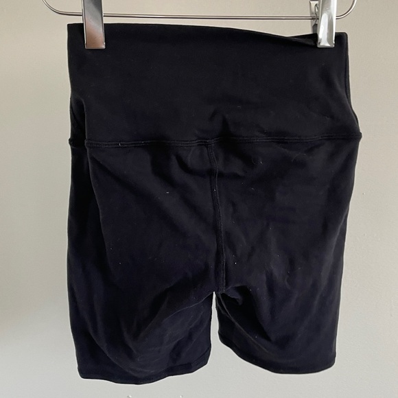 Alo Yoga High Waist Biker Shorts Black (XXSmall) - Picture 3 of 4